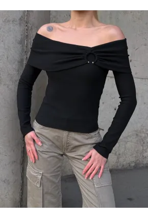 Kadın Madonna Yaka Halka Detay Siyah Bluz