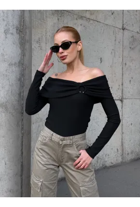 Kadın Madonna Yaka Halka Detay Siyah Bluz