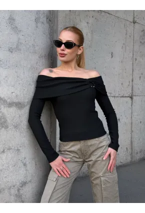 Kadın Madonna Yaka Halka Detay Siyah Bluz