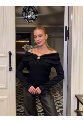 Kadın Omuz Açık Toka Detaylı Siyah Bluz