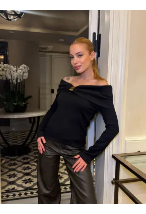Kadın Omuz Açık Toka Detaylı Siyah Bluz