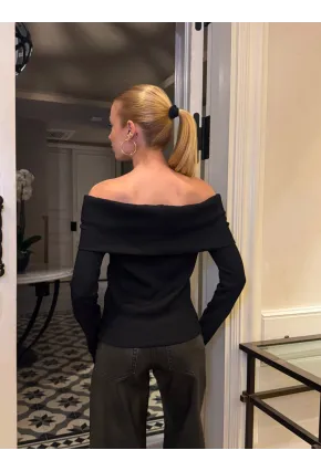 Kadın Omuz Açık Toka Detaylı Siyah Bluz