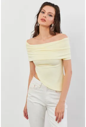 Kadın Sarı Asimetrik Madonna Yaka Bluz OPS4251