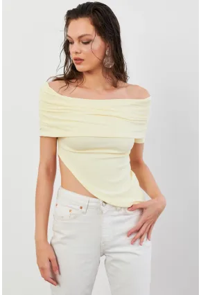 Kadın Sarı Asimetrik Madonna Yaka Bluz OPS4251