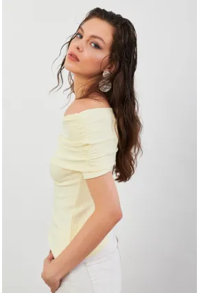 Kadın Sarı Asimetrik Madonna Yaka Bluz OPS4251