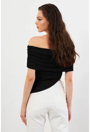 Kadın Siyah Asimetrik Madonna Yaka Bluz OPS4251