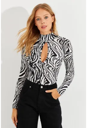 Kadın Siyah-Beyaz Önü Damla Zebra Desenli Bluz LPP1236