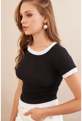 Kadın Siyah Büzgülü Beyaz Garnili Bluz MX9465