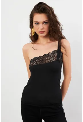 Kadın Siyah Dantel Detaylı Bluz EY3130