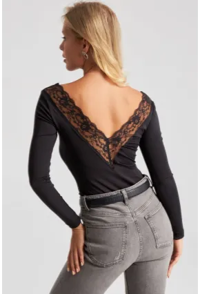 Kadın Siyah Dantel Detaylı V Yaka Bluz EY2672