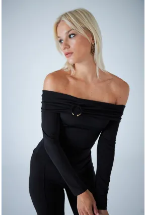 Kadın Siyah Halka Aksesuarlı Madonna Yaka Crop Bluz COL3043