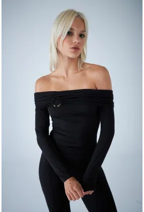 Kadın Siyah Halka Aksesuarlı Madonna Yaka Crop Bluz COL3043