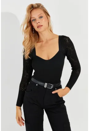 Kadın Siyah Kalp Yaka Ajurlu Triko Bluz SMT217