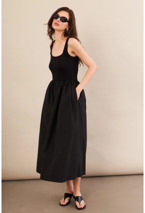 Kadın Siyah Kare Yaka Paraşüt Midi Elbise İRE1460