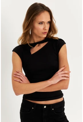 Kadın Siyah Önü Pencereli Asimetrik Bluz LPP1227-1