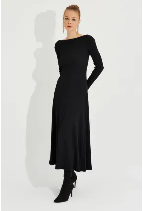 Kadın Siyah Sırt Detaylı Kaşkorse Midi Elbise EY2603