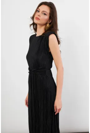 Kadın Siyah Vatkalı Pileli Astarlı Midi Elbise DMR436