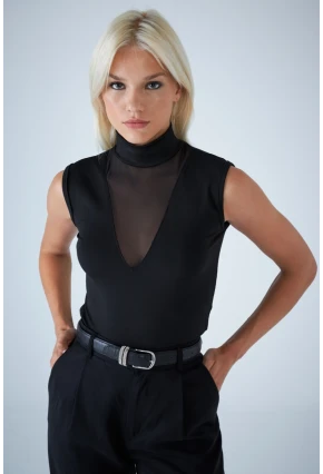 Kadın Siyah Yarım Balıkçı Tül Detaylı Bluz EY3135