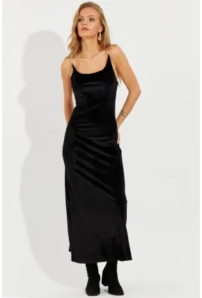 Kadın Siyah Zincir Askılı Kadife Midi Elbise B2851