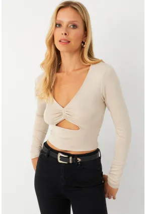 Kadın Vanilya Önü Pencereli Crop Bluz AYD393