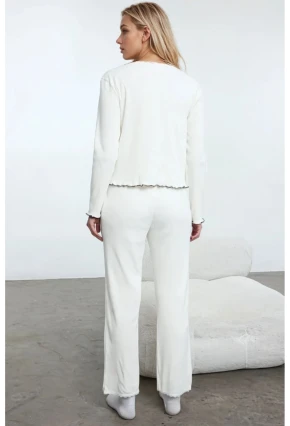 Pamuklu Dantel ve Fiyonk Detaylı Fitilli Örme Pijama Takımı Beyaz