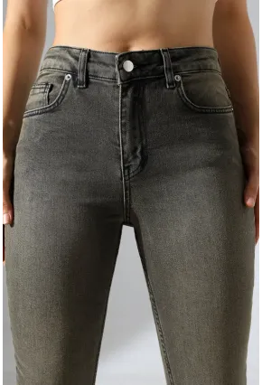 Yüksek Bel Dar Paça Yıkamalı Kadın Jean Haki