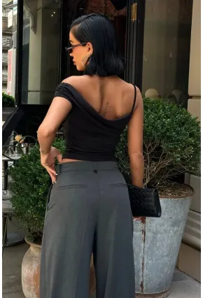 Asimetrik Kesim Siyah Esnek Crop Bluz