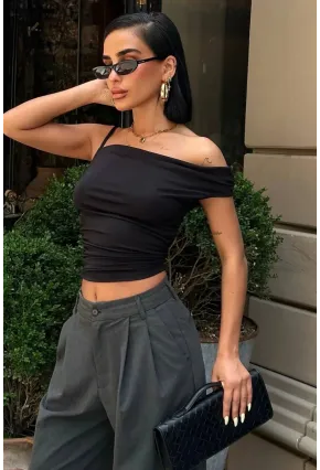 Asimetrik Kesim Siyah Esnek Crop Bluz