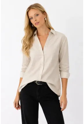 Bej V Yaka Düğmeli Kadın Gömlek – Rahat Kesim, Günlük & Şık Stil