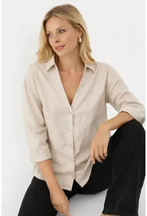 Bej V Yaka Düğmeli Kadın Gömlek – Rahat Kesim, Günlük & Şık Stil