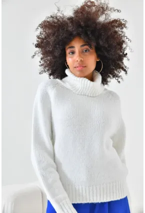 Beyaz Balıkçı Yaka Oversize Triko Kazak