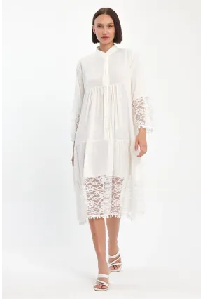 Beyaz Hakim Yaka Düğmeli Tül Detaylı Viskon Elbise