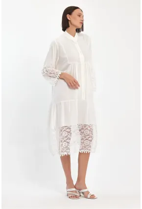 Beyaz Hakim Yaka Düğmeli Tül Detaylı Viskon Elbise
