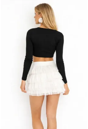 Beyaz Kat Kat Volanlı Şort Etek – Yüksek Bel, Feminen Mini Tasarım