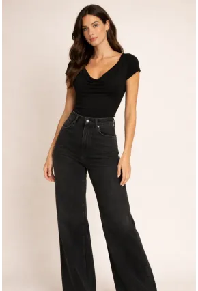 Degaje Yaka Modal Kumaş Bluz – Yumuşak Dokulu, Şık ve Rahat