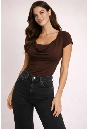 Degaje Yaka Modal Kumaş Bluz – Yumuşak Dokulu, Şık ve Rahat