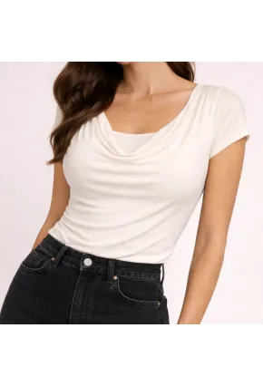 Degaje Yaka Modal Kumaş Bluz – Yumuşak Dokulu, Şık ve Rahat