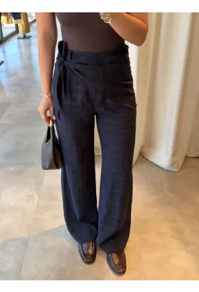 Ekose Desenli Bağlama Detaylı Yüksek Bel Pantolon – Şık & Rahat Kesim