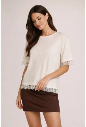 Ekru Dantel Detaylı Oversize T-Shirt Bluz – Sırt Dekolteli Şık Kadın Bluz