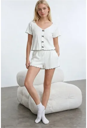 Fiyonk Detaylı Minimal Şortlu Kadın Pijama Takımı – Ekru