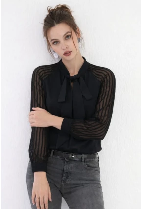 Fular Yaka Transparan Kollu Şifon Siyah Bluz