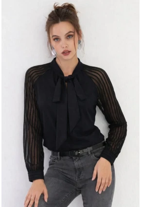 Fular Yaka Transparan Kollu Şifon Siyah Bluz