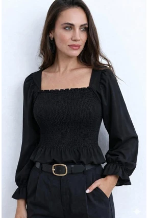 Gipeli Kare Yaka Volan Detaylı Siyah Bluz