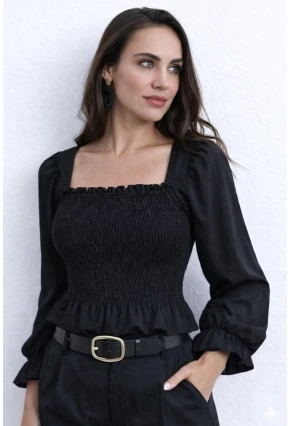 Gipeli Kare Yaka Volan Detaylı Siyah Bluz