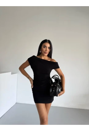 Kadın Siyah Kayık Yaka Mini Elbise