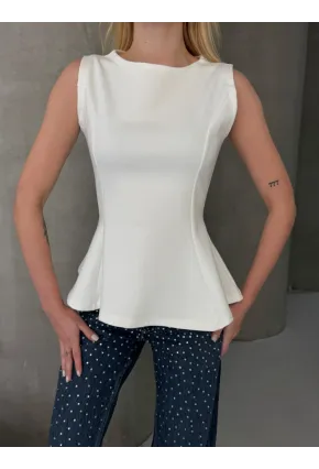 Kadın Volanlı Vücüda Oturan Sıfır Kol Bluz Beyaz