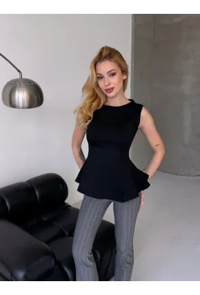 Kadın Volanlı Vücüda Oturan Sıfır Kol Bluz Siyah