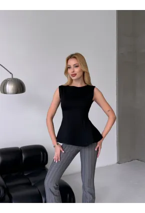 Kadın Volanlı Vücüda Oturan Sıfır Kol Bluz Siyah