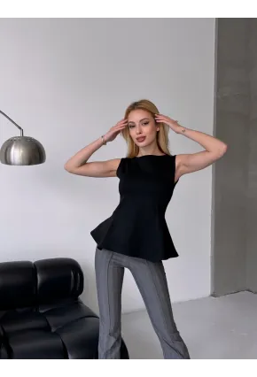 Kadın Volanlı Vücüda Oturan Sıfır Kol Bluz Siyah