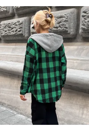 Kadın Yeşil Kapüşonlu Oversize Cepli Düğmeli Ekose Gömlek Ceket